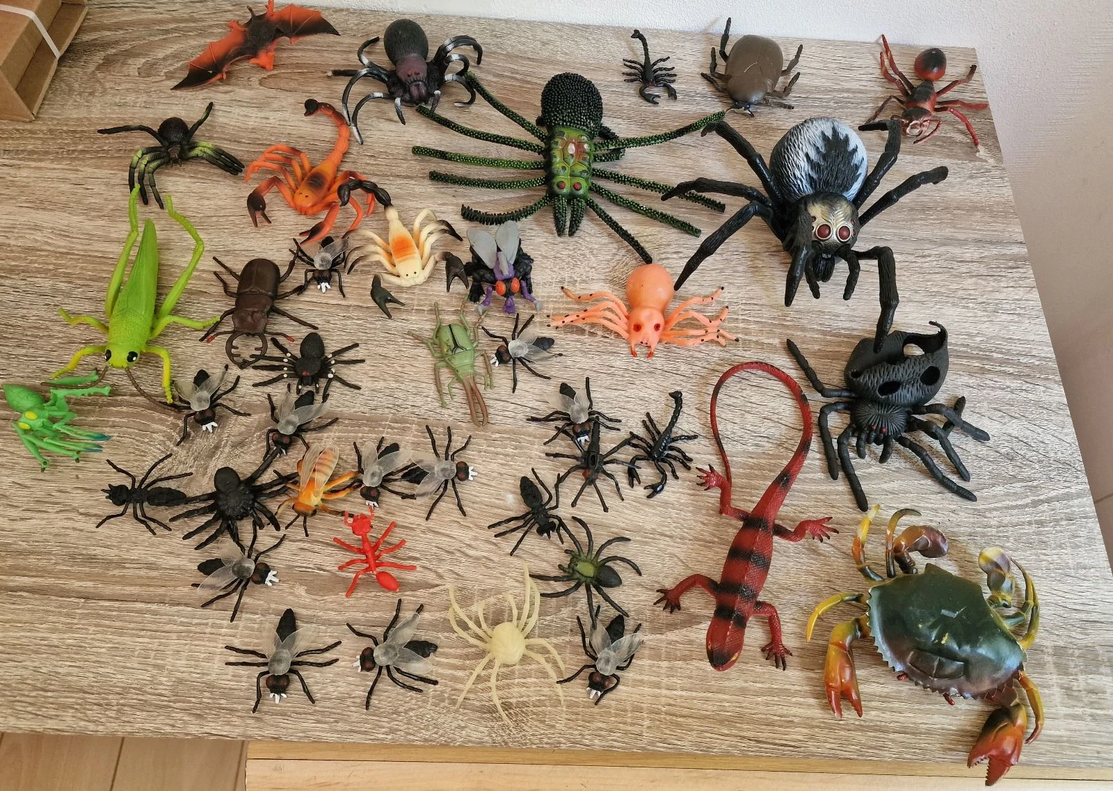 Gran Lote Insectos y Criaturas de Juguete - Arañas, Moscas, Escorpiones y Más (A granel)